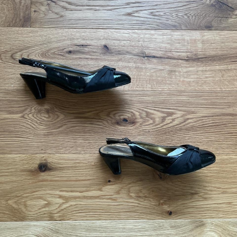 Black kitten heel courts with bow detail